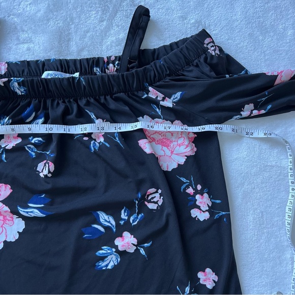Ricki’s Off the shoulder Floral Top - Picture 3 of 8